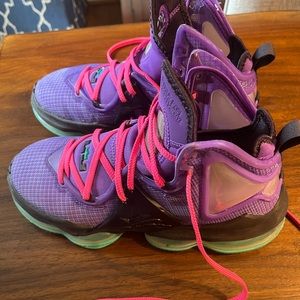 Nike LeBron XIX Court Shoes, Mens Size 7. Like New.